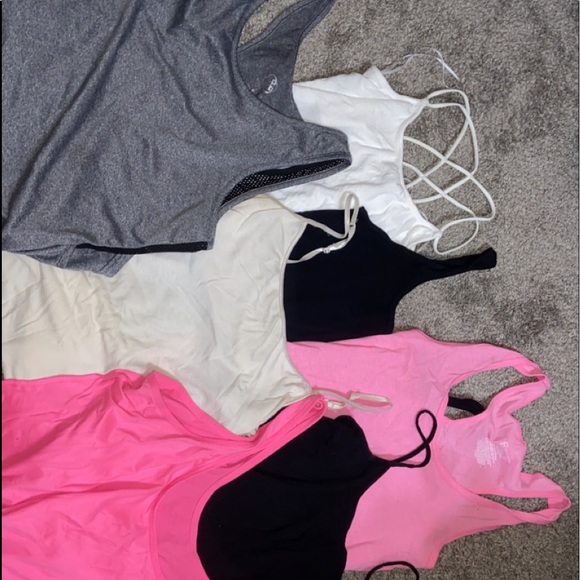 Tank tops size medium and large - Picture 1 of 3